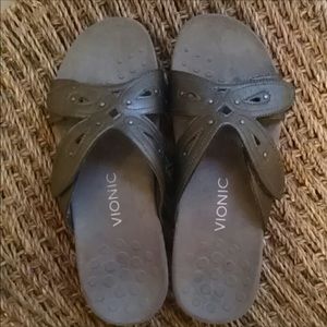 Vionic “Butterfly” adjustable sandals